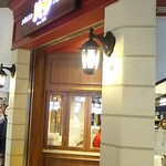 ハチ - 入口はとてもお洒落♪ 並びや混雑の為アングルに苦戦(笑)しました(^-^)v