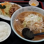 まんぷく亭 - ラーメン✕焼肉セット(980円)