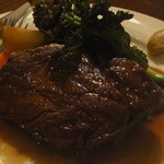 洋食katsui - マンスリー特別価格・・・黒毛和牛のフィレステーキ・・・ソースは変わったかな！？・・・チョッピリ酸味が加わっている！？・・・想像でマデラ酒が加わったかな！？