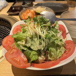 Taijuen - 葉物とトマトがメインの太樹苑サラダ