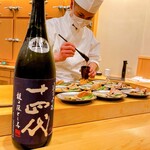 鮨 しゅん輔 - 十四代でしか使用されていない希少な酒米「龍の落とし子」。高木酒造の独自開発で山田錦と金門錦を掛け合わせた「山酒4号」と、たかね錦を品種改良した「美山錦」を交配されたそうな‥