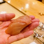 鮨 しゅん輔 - 金目鯛、濃厚な香りと、食感。すごいです！