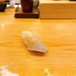 鮨 しゅん輔 - 北寄貝、酢橘をそえて。