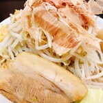 麺匠 やま虎 - 鰹節が特徴