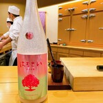 鮨 しゅん輔 - 赤色酵母で醸したピンク色のにごり酒
      
      
      新澤醸造店の限定品「はるこい」。
      華やかです。