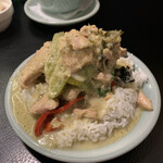 タイの食卓 オールドタイランド - ゲーン・キィオ・ワン・ガイ（鶏肉入りグリーンカレー）《準備完了》