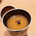 鮨 龍次郎 - 梅餡の茶碗蒸し、具は白魚