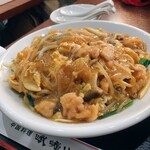 中国料理 峨嵋山 - お皿は真ん中が凹んでいますから他店の大盛りよりも量があります