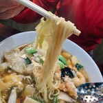 中国料理 峨嵋山 - 五目タンメンの麺