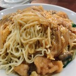 中国料理 峨嵋山 - 焼きそばには辛子をつけて味変しました