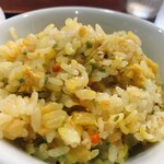 中国料理 峨嵋山 - よく見ると細かく刻まれたタクアンが入っています