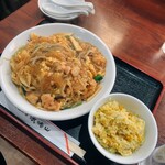 中国料理 峨嵋山 - 鶏肉玉子入り焼きそば　炒飯、杏仁豆腐が付いて税込800円