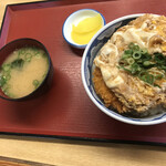 Niihama Kokuryou Shokudou - カツ丼。揚げたてはええねんけど、何かが違う…後、味噌汁は全てが違う。