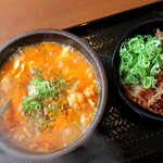 カルビ丼とスン豆腐専門店 韓丼 - スンドゥブカルビ丼定食