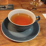 薫 HIROO - （紅茶）
      芦屋のウーフさんに作って頂いている
      長谷川稔＝薫HIROOだけのオリジナルブレンド。
      ダージリンファーストフラッシュとサンダルウッド
      （香木のビャクダン）のブレンド。