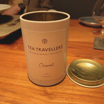 薫 HIROO - （紅茶）
      芦屋のウーフさんに作って頂いている
      長谷川稔＝薫HIROOだけのオリジナルブレンド。
      ダージリンファーストフラッシュとサンダルウッド
      （香木のビャクダン）のブレンド。