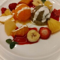 キハチ 名古屋JRセントラルタワーズ店 - たっぷりのフルーツマリネとシャーベット　ザクロの泡を添えて