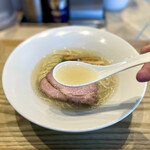 宍道湖しじみ中華蕎麦 琥珀 - スープ