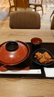 Hinadori Isei - はかた地鶏親子丼とひな鶏唐揚げ(3個)