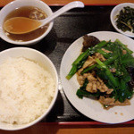 中国屋台十八番分店なべ - 肉ニラ炒め定食　７５０円