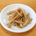 中華料理 永楽 - お通しメンマ