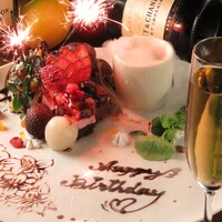恋人、職場の同僚、御家族、御友人のお祝い事や誕生日、記念日、メッセージ付きデザートプレートのサービス
