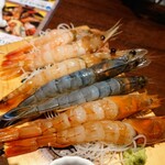 yaesu 海老 talian バル - 令和4年3月
4種(2尾ずつ)盛り合わせ 1880円
甘海老、アルゼンチン赤海老、紅ぼたん海老、天使の海老