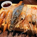 yaesu 海老 talian バル - 令和4年3月
4種(2尾ずつ)盛り合わせ 1880円
甘海老、アルゼンチン赤海老、紅ぼたん海老、天使の海老