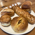 Panaderiyathigure - ハード系、惣菜系のパン