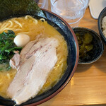 横浜家系ラーメン頂家 - 