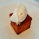 レストラン・モリエール - フルーティーな日本酒がしみ込むブリオッシュと、ホワッと溶けるシャンティイークリームが一体感抜群のサヴァラン