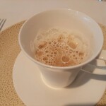 レストラン・モリエール - 椎茸の滋味がカップに詰まったスープは、椎茸のピューレや野菜のブイヨンの旨味、馥郁たるキノコの香りにうっとり