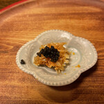 天ぷら 松 - グジの衣を揚げたものにキャビアを乗せて