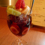 イザラ - サングリア　フルーツたっぷり