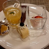 ザ・ループ(ホテルアゴーラリージェンシー大阪堺) - デザートも食べ放題　健康診断に来たのに、食べ過ぎて苦しい