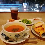 鎌倉パスタ - バースデーコース 前菜三種、イセエビのスープ、フォカッチャ、ドリンクバー