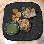 カレー&オリエンタルバル 桃の実 - 【ポークティルカバブ】２P　1,280円　柔らかいんだわ～