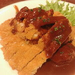 アカリ - 播州地鶏のチキンカツレツ、細くカットしてあるのも計算済で箸が止まらない