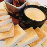 アカリ - パティ・ド・フォアグラ。トーストがたっぷり♪