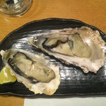 山葵 - 牡蠣（焼き）：生とはまた違い、味が濃く、甘くとろけます。