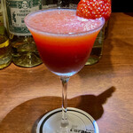 バー キュラソー - いちごのカクテル