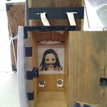 石田魚店 - 禰豆子がINしてる木箱…！