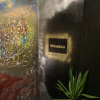 Hirovanna - お店の前の壁画