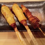 Yakitori Semmon Kushi Tatsu - つくねチーズ、ひな皮