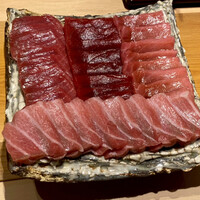 すが弥 - 銚子の鮪 中とろ（背） 赤身（漬け） とろ（漬け） 大トロ（かま下）