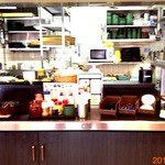 ゆで太郎 - 厨房で麺茹でと、天ぷらを揚げる。