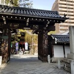 ORTO - 京都の街の中心部にある「六角堂」。