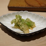鮨 銀座 おのでら - タラの芽、白魚とそら豆の天ぷら