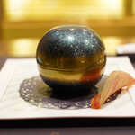 トゥ・ラ・ジョア イズム - 