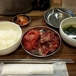 Yakiniku Horumon Nikugoya - 和牛カルビ・ハラミ定食セット（2022.1）